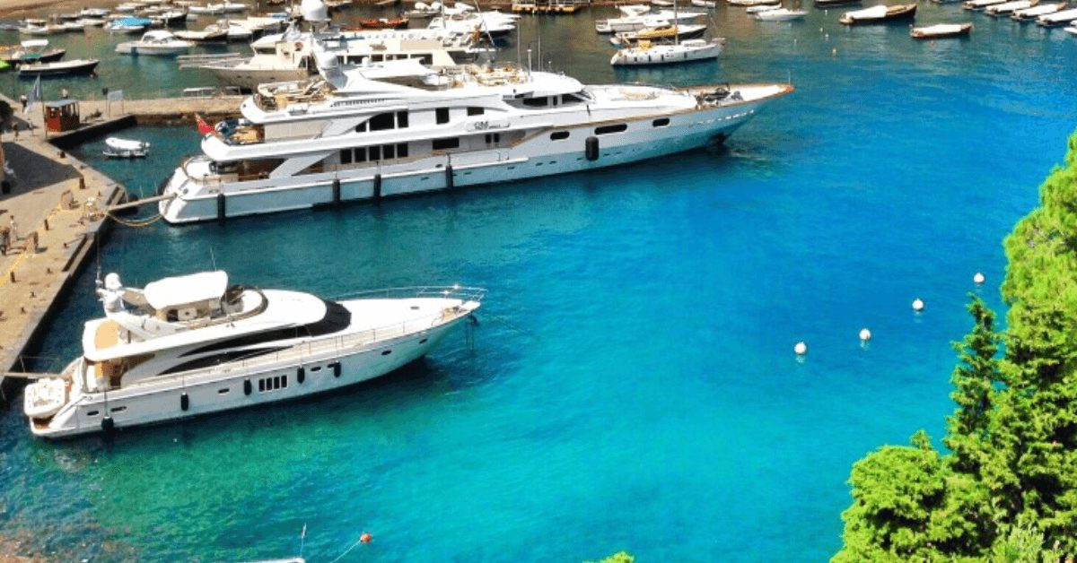 luxury superyacht charter in US